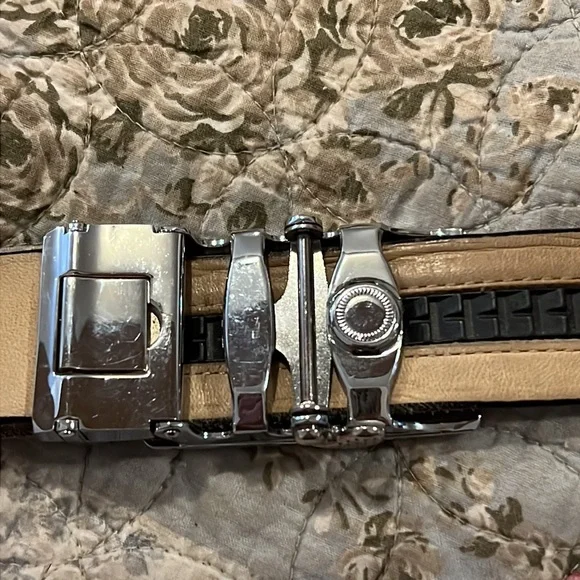 Steinhausen rachet micro zip distressed leather belt & silver black buckle